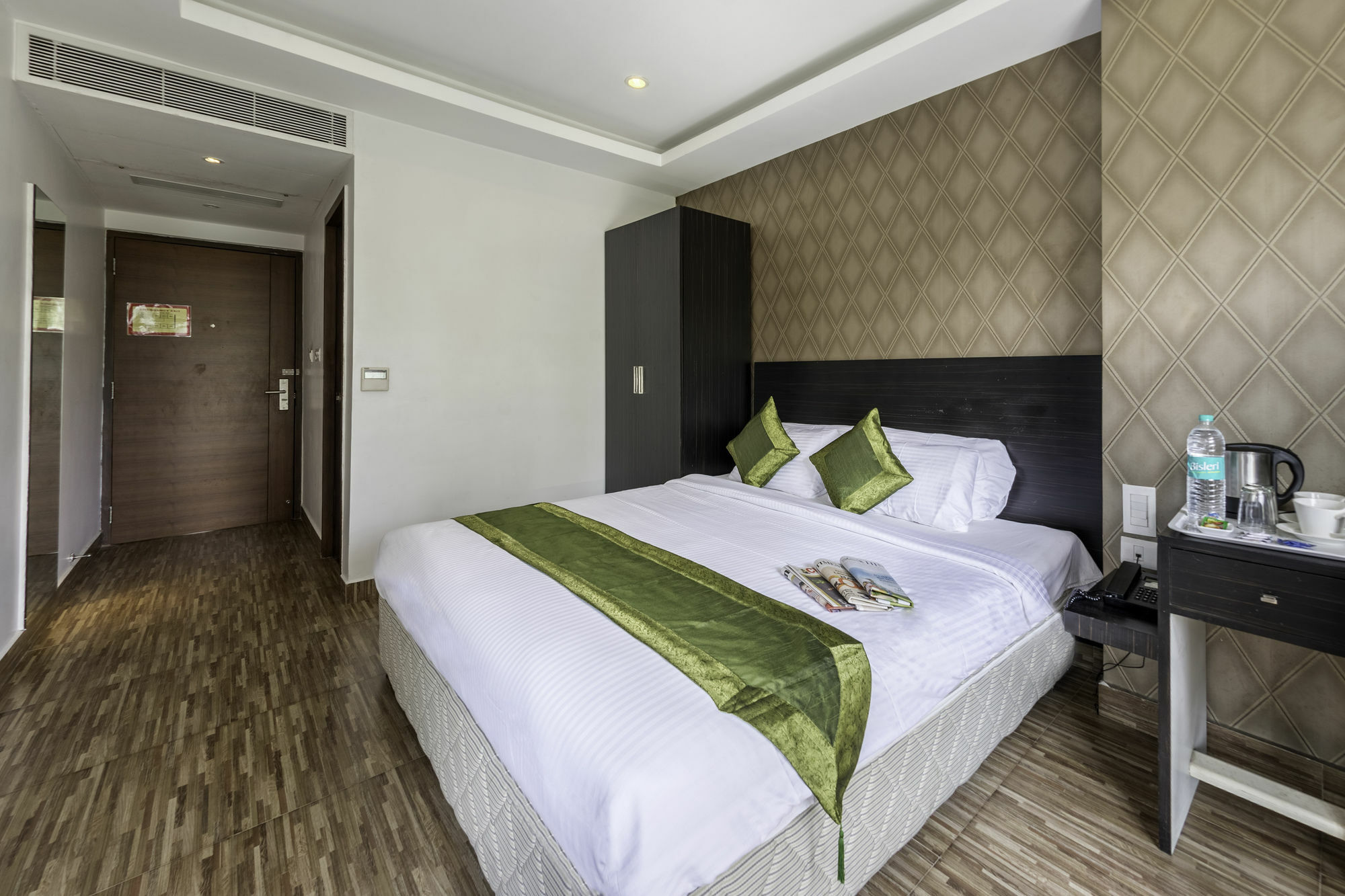 Treebo Trend J'S Five Two Boutique Hotel Chennai Ngoại thất bức ảnh